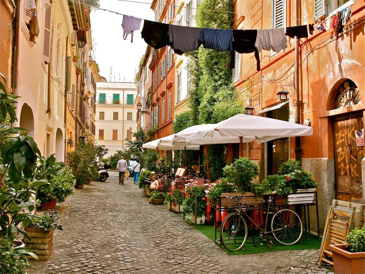 Magenta Deluxe Cancello, Rome
